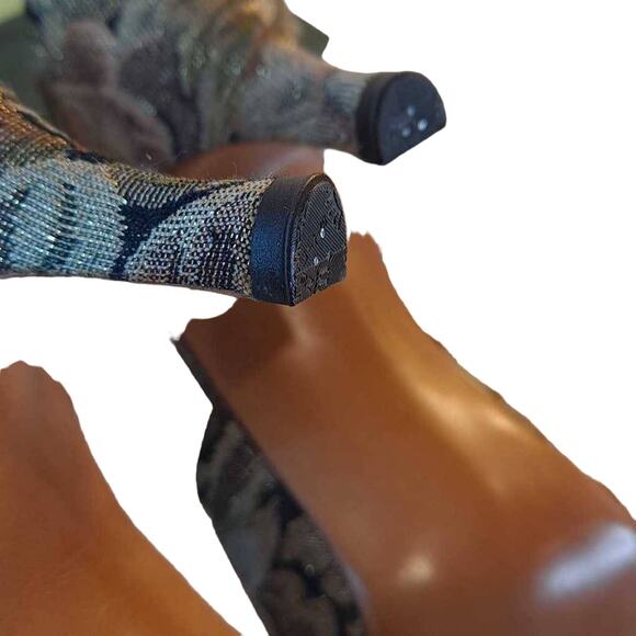 A’mano Women's Cut Out Heel Brown Vegan Floral Fabric Ankle Strap Mid 8 N New - Picture 6 of 11